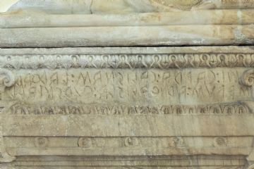 Urna bisome dalla Tomba dei Calisna Sepu (particolare dell'iscrizione)